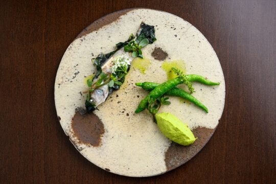 塩釜を開けると香りと風味が立ち上る、オトナの川魚料理『Atelier de Champi』【第二回 大分おもてなし料理選手権】