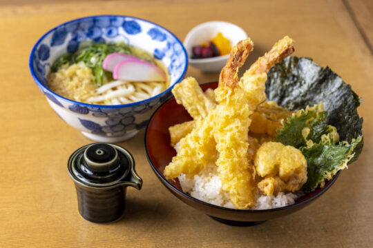 【ふくおか地魚バトルJR博多シティ特別編】福岡有明のりの天丼とうどんのスペシャルセット『博多うどん酒場　和八』
