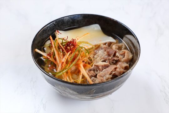 香り高い出汁と、ピリリと辛い白ねぎのハーモニー『うどん専門　めだか』【第二回 大分おもてなし料理選手権】