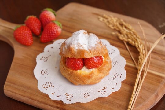 サンドしたいちごのかわいさと、グルテンフリーの軽やかさ『洋菓子工房アンティーク』【大分おもてなし料理選手権】