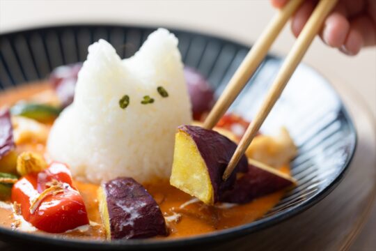 焼き＆揚げで甘み倍増!? ゴロっと大満足の甘太くんカレー『夜カフェ⑤』【第二回 大分おもてなし料理選手権】