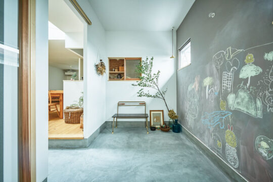 【フクオカリノベ No.12】すてきなリノベのお宅訪問・戸建て｜路地裏で遊んでいるような風景 ドマコミチハウス『takano home タカノホーム』