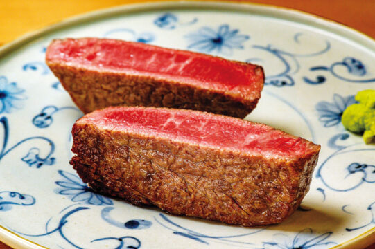 【美味本magazine2024】フーディーズが集う 至福のシェフズテーブル｜ステーキと小料理 清喜