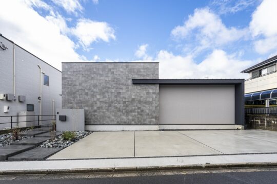 29坪の中庭ドッグランのあるスタイリッシュモダンな木造平屋｜ライフスタイル一級建築士事務所（古賀市）