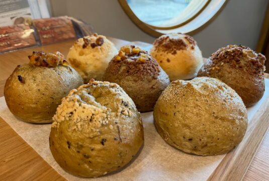 ゼロエネルギーでパン作りを達成した工房を発見！【PUG BAGEL Works】