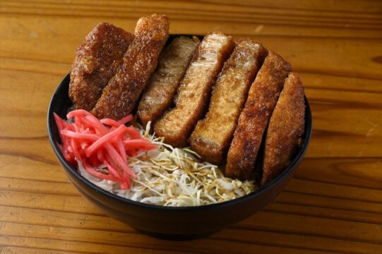【福岡麺本2024-vol.13】うどん・そばだけでなく丼ものにも定評あり『うどん大文字』