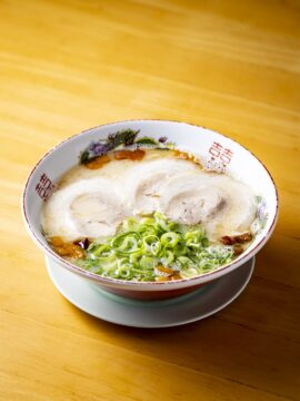 【福岡麺本2024-vol.13】ラーメン、ホルモン、豚足の3大メニューを堪能『大栄ラーメン 本店』