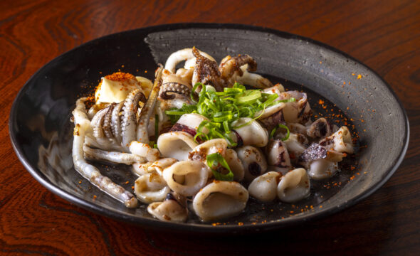 【HAKATA FISH PROJECT】バターと醤油の香ばしさでヤリイカのおいしさアップ！『お好み焼 てぼ』