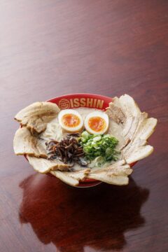 【福岡麺本2024-vol.13】飽きがこない旨さ コク深い豚骨スープは濃厚でクリーミー『ラーメン 一普』