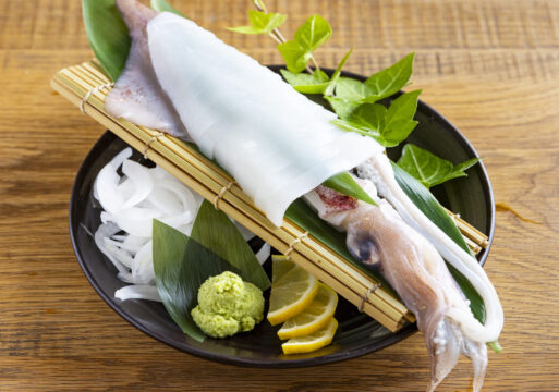 【HAKATA FISH PROJECT】玄界灘産のイカの甘みを日本酒と一緒に『あご出汁餃子 ゆでタンさんじ 今泉店』