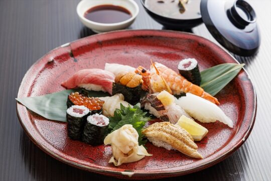 ビル奥にたたずむ大人の隠れ家<br>旬菜旬魚 寿司 海人 ――『すしの都・北九州』