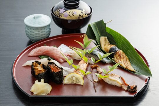 住宅街でひっそり営む老舗<br>すし家　魚平 ――『すしの都・北九州』