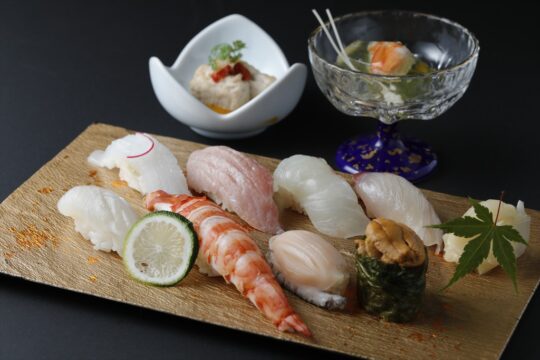 築70年以上の古民家で　<br>玄海の活きた魚　菊鮨 ――『すしの都・北九州』