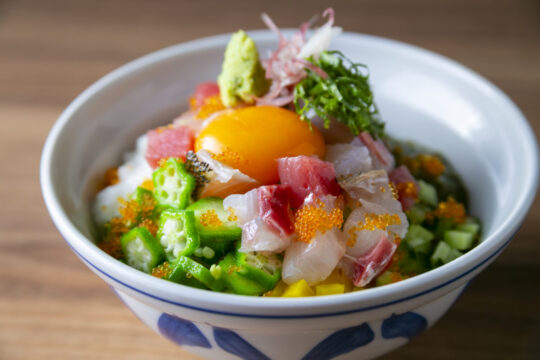 【ふくおかの魚フェア】福岡の地魚が丼で共演 口いっぱいに海が広がる【どんぶり酒場 どんどん】