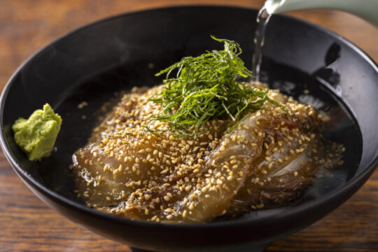 【博多×タイフェア】<br>～丼でも、茶漬けでも 好みのスタイルで<br>マダイを堪能～『海鮮屋 はじめの一歩』