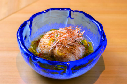 【ふくおかの魚フェア】マダイの中から出てくるのは 旨味を吸ったうどん！【創作寿司 あき郎】