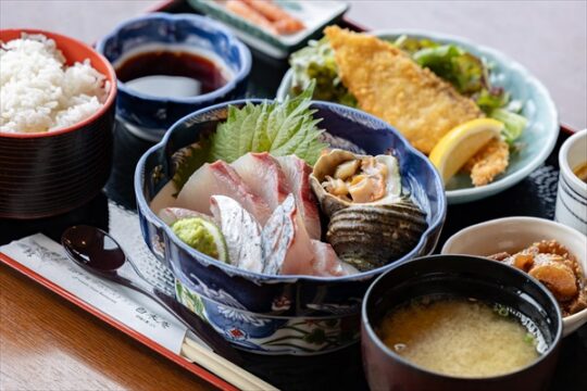 【九州三菱自動車】（Car Life vol. 159）豊後水道で漁れた新鮮なお魚と 地元特産品を味わえる