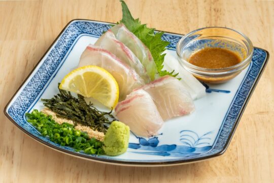 【博多×タイフェア】<br>～その日の朝に獲れた 新鮮なマダイを<br>ゴマだれで食す～『博多の魚屋 せんせんせん』