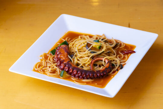 【ふくおかの魚フェア】地元のタコをナポリ風の溺れ煮で パスタとともに召し上がれ！【小倉 匠のパスタ LA PAPERINA（ラ・パペリーナ）】