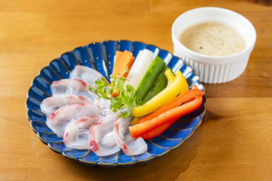 【博多×タイフェア】～マダイを使って誕生した 新感覚のバーニャカウダ～<br>『魚イタリアンバル Uhkha（ウカ）』