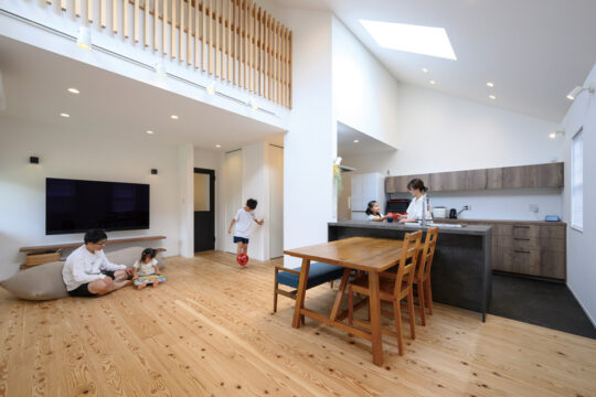 【フクオカリノベ No.13】すてきなリノベのお宅訪問・戸建て｜部屋の中でサッカーも！親子でのびのび、幸せなおうち時間。『3rd. Cafe LIVING STYLE』