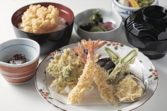 【博多デイトス５０周年！ 】日本の名店が博多駅に。上質で軽やかな天ぷらを味わう特別なひととき『銀座　天一』