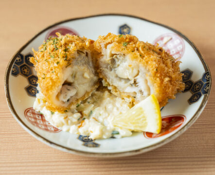 【博多×牡蠣フェア】～大粒の牡蠣からあふれる旨味 ガリ入りタルタルが味の決め手～<br>『博多の屋台横丁 喜水丸』