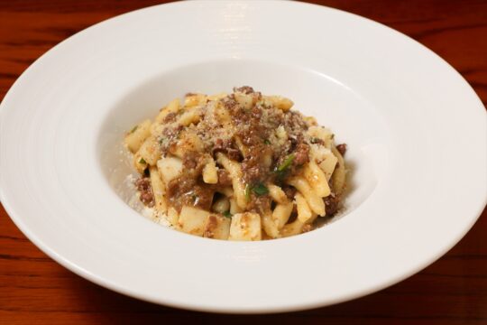 【ふくおかさん家のうまかもん】濃厚なラグーソースが 刻んだ博多かぶとねじりパスタに絡む『イタリア料理テシマ』～Produce of Fukuoka City～