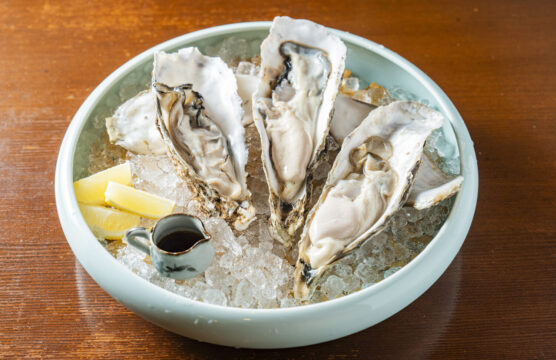 【博多×牡蠣フェア】～濃厚でクリーミーなカキの味わいを 日本酒と一緒に生食で！～<br>『おのころ五合』