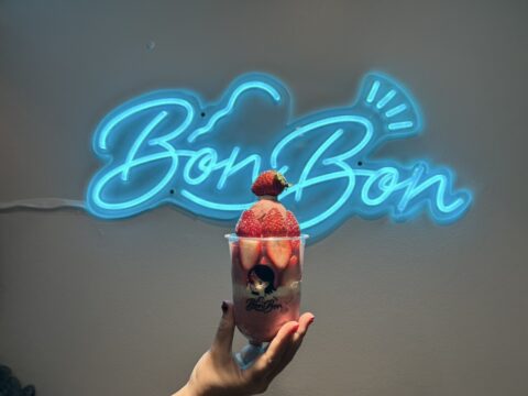 【ニューオープン】『今屋のハンバーガー』とコラボしたスイーツバーガーが美味♪@裏天神『BonBonスムージー』