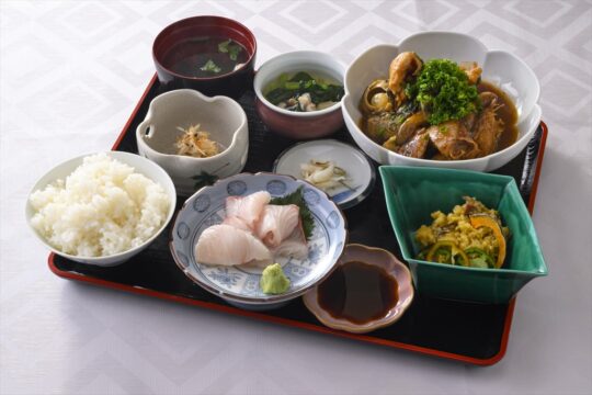 【ふくおかさん家のうまかもん】地元の野菜たっぷり 熟成魚の旨味しっかり ボリューム満点の定食～Produce of Fukuoka City～