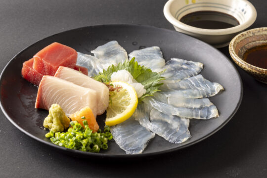 【ふくおかの魚フェア】<br>味わいが増した寒ビラメを<br>薄造りで楽しんでください<br>【博多三昧　まるとく食堂】