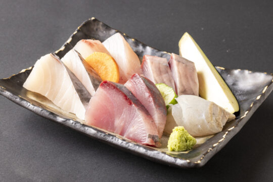 【ふくおかの魚フェア】<br>寒い季節においしさを増す<br>5種類の魚介を盛り合わせました<br>【長浜鮮魚卸直営店　炉端 魚助】