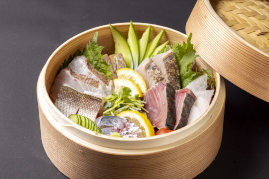 【ふくおかの魚フェア】<br>鮮度自慢の福岡の地魚<br>いろんな味と食感を楽しめます<br>【しらすくじら　博多漁家 磯貝】