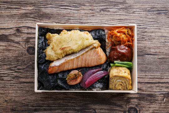 【ふくおかの魚フェア】<br>『福岡有明のり』も際立つ<br>こだわりが詰まった海苔弁<br>【しあわせごはん デリスタ】
