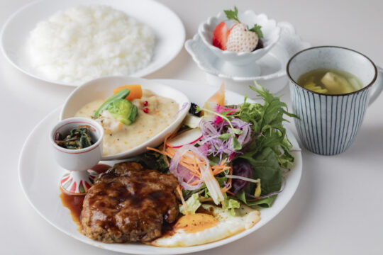 【美味しいKasuya】<br>食べる人を笑顔に元気に<br>ボリューム満点の料理とケーキ<br>【fumi】