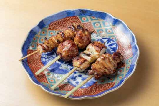【美味しいKasuya】<br>上質な空間と器で味わう<br>こだわりの焼烏に舌鼓<br>【焼鳥大石】