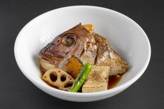 【ふくおかの魚フェア】<br>大きめのマダイの兜に<br>しっかりと味を含ませています<br>【博多前炉端一承　福岡本店】