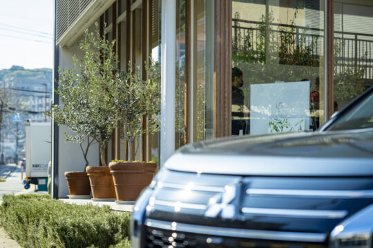 【九州三菱自動車】（Car Life vol. 179）ギリシャの恵みと日本の技が織りなす、本格オリーブオイルの量売り専門店