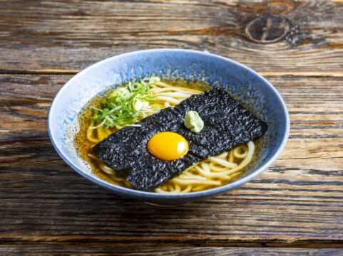 【ふくおかの魚フェア】<br>出汁とわさびが引き立てる<br>海苔の深い旨味と甘み<br>【うどん茶房　麺楽】