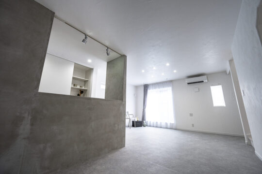 都心22坪の狭小地に建つ「漆喰×モルタルのお家」｜智建ホーム（太宰府市）