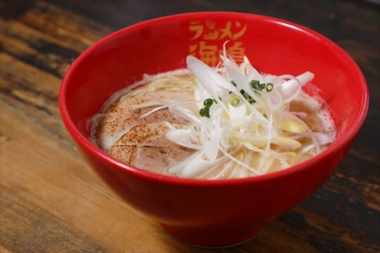魚介とんこつの真髄を味わう！深夜まで楽しめる『ラーメン海鳴 清川店』