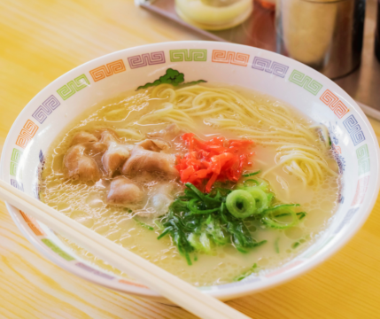 【ちくしレトロ -近場の異次元へ-vo.15博多ラーメンはかたや大野城店】昭和から守り継がれる 甘めのスープが懐かしさを誘う