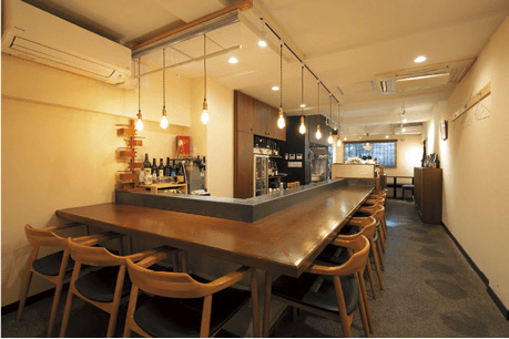 店主の感性が光る一杯と一皿|山下ワイン食道