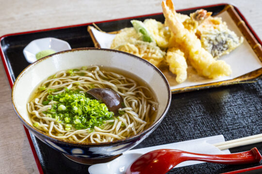 【九州三菱自動車】（Car Life vol. 194）地元の恵みを味わう、宗像の隠れ家蕎麦処。