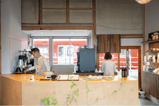 一杯のコーヒーが生産者と消費者を静かにつなぐ｜Zelkova Coffeeえき （ゼルコバコーヒー）