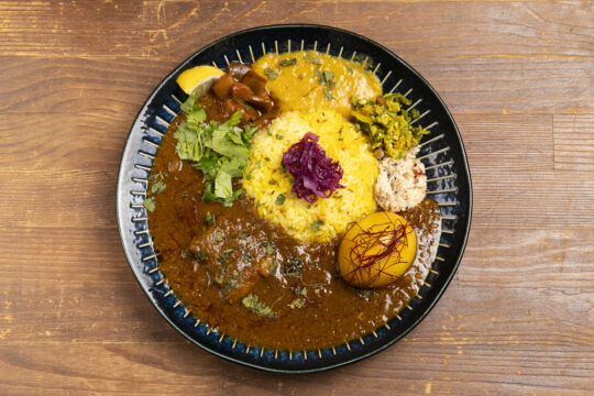 【個性豊かなカレー】甘酸っぱくてじわじわ辛い特製ポークビンダルー｜スパイスかおり