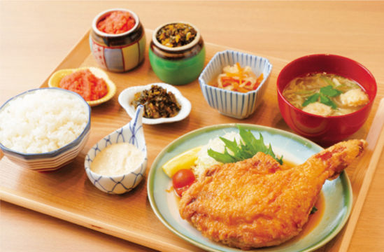 福岡空港にとり料理の新名所が誕生「博多とり料理 鳥米（とりべい）」