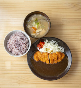 【この夏食べたい10皿】自分らしいカレーを求め続けたらそこには豚汁の存在が欠かせないものに｜rose rice curry & music(ローズライス カレーアンドミュージック)