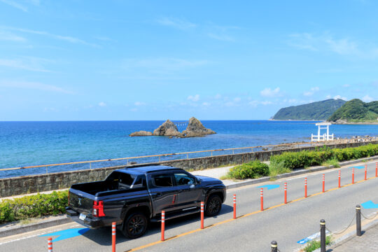 【九州三菱自動車】（Car Life vol. 212）海と鳥居、恋のシルエット